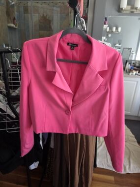 Versona Bright Pink Cropped Blazer
